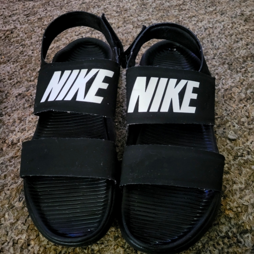 Black Nike Sandals with straps